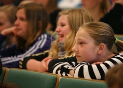 Normal_basisschool_leerlingen_wetenschap_collegezaal