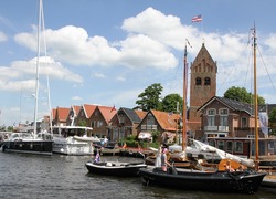 Normal_friesland_dorp_huisjes_bootjes_nederland