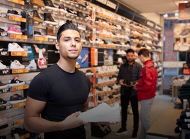 Student Kinan Abas strijdt voor finaleplek skills kwalificatiewedstrijd Retail