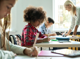 Vaste contracten in het onderwijs, minister Dijkgraaf draait eromheen 