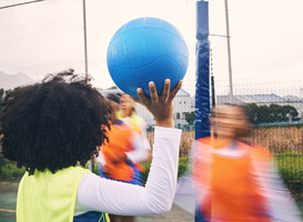 Schoolkorfbaltoernooi voor ruim 300 kinderen uit De Wolden extra spannend