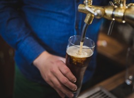 Amsterdamse scholieren drinken minder alcohol dan de rest van Nederland 