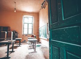 Normal_vintage-old-destroyed-classroom-inside-abandoned-s-2023-11-27-05-36-49-utc