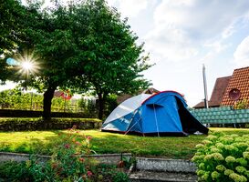 Eerstejaarsstudenten uit Groningen slapen tijdens KEI-week op de camping