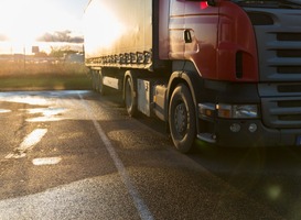 Basisschoolleerlingen Halseren leren over dode hoek van vrachtauto's 