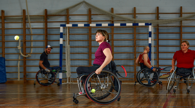 Carousel_people-in-wheelchair-playing-tennis-on-court-whee-2023-11-27-05-31-56-utc