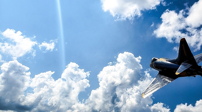 Carousel_close-up-airplane-in-a-beautiful-blue-sky-with-puf-2023-11-27-05-15-03-utc