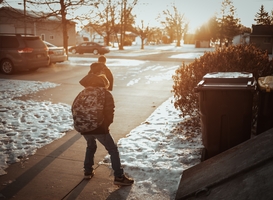 Hoe krijg je je kind na de kerstvakantie weer in het schoolritme? 