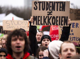 Hoger onderwijs gaat opnieuw demonstreren tegen bezuinigingen 