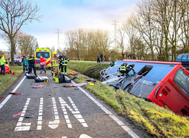 Scholiere ligt na busongeluk in Zwartewaal op intensive care