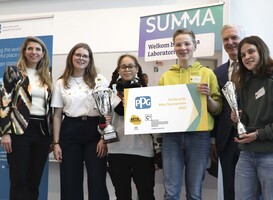 Scholierenteams winnen Bèta Tournament 2025 met sterke labvaardigheden