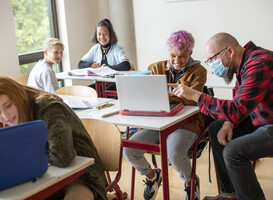 Docenten gezocht die met NU.nl in gesprek gaan over corona en onderwijs